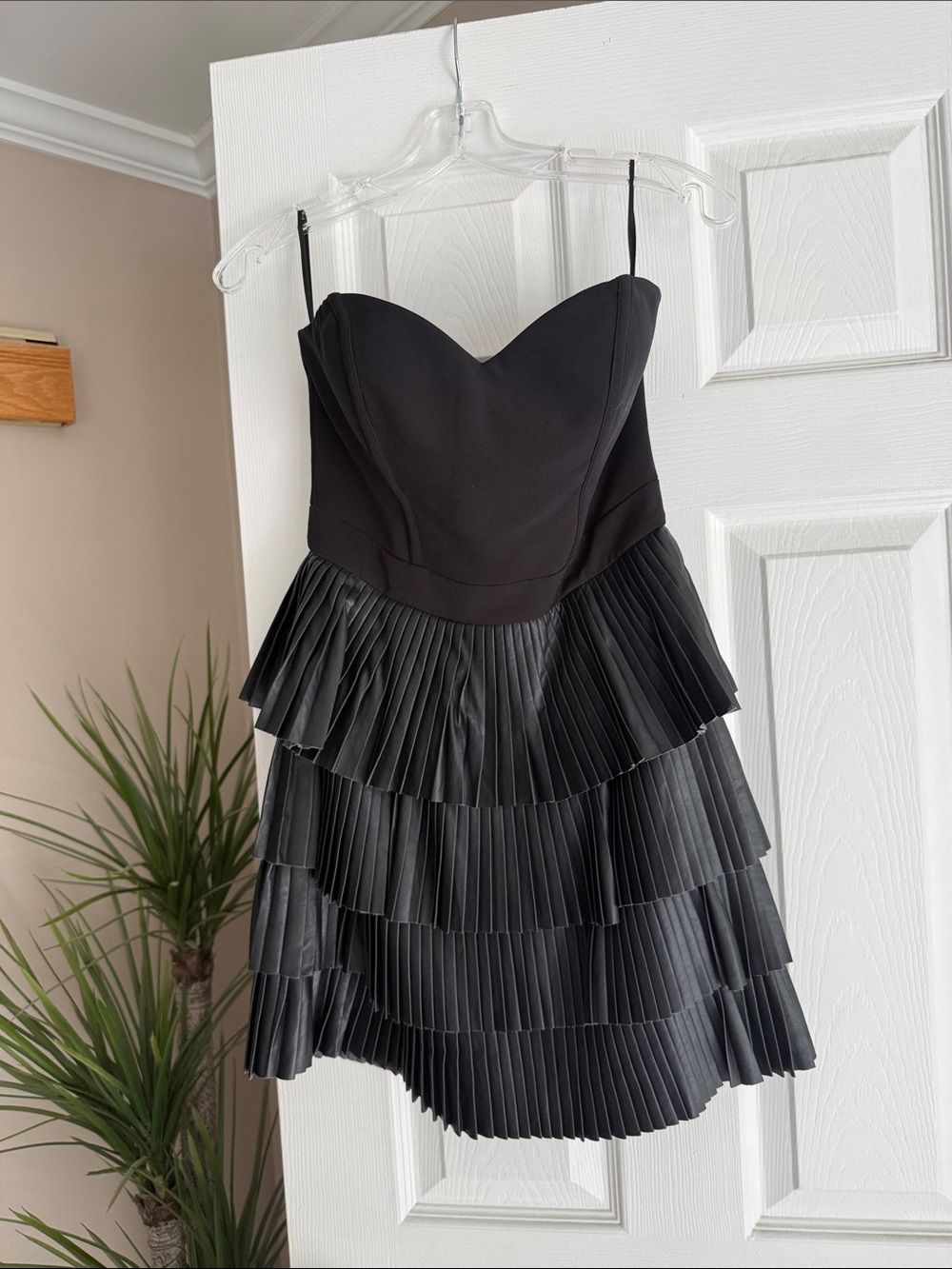 bebe Black Strapless Sweetheart Pleated Tiered Mini Dress